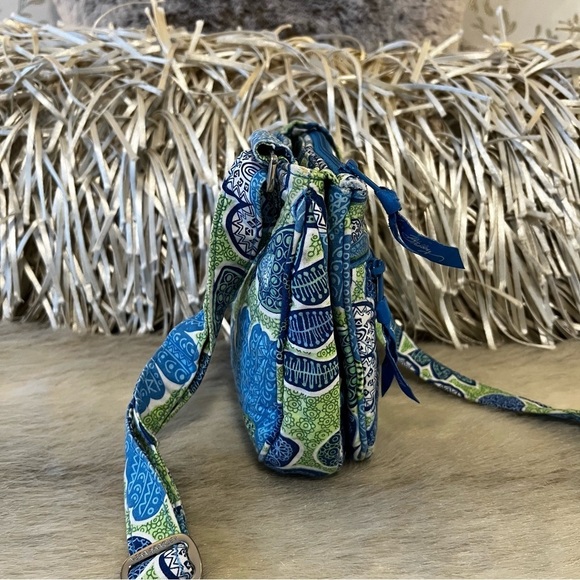 VERA BRADLEY Doodle Daisy Little Flap Hipster Green Blue Floral 2011 Crossbody - Picture 6 of 17